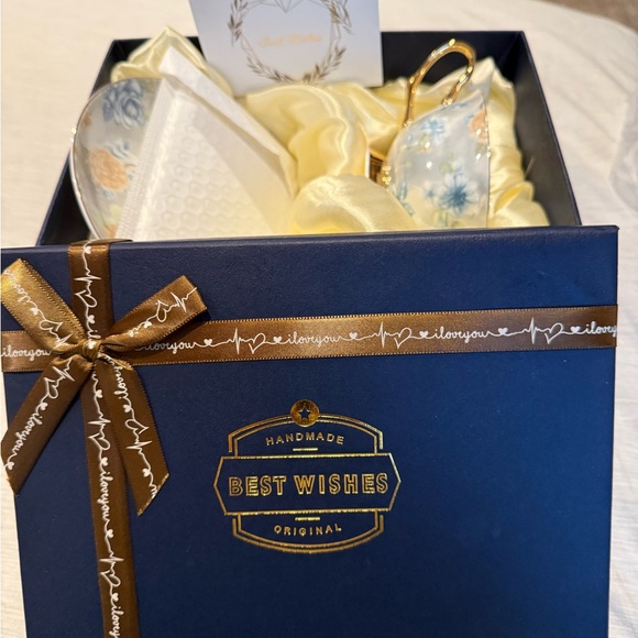 Elegant Floral Blue and Gold Mug Set - Picture 4 of 4